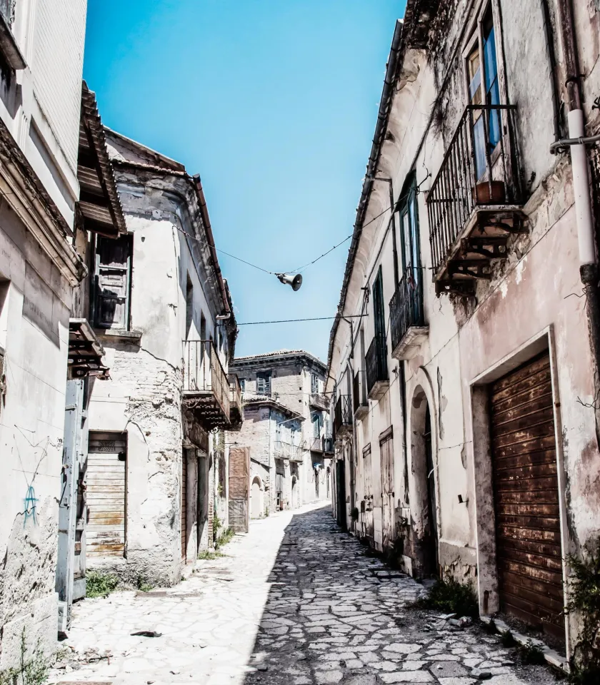 4. Апиче Веккья — деревня-призрак в регионе Кампания на юго-западе Италии