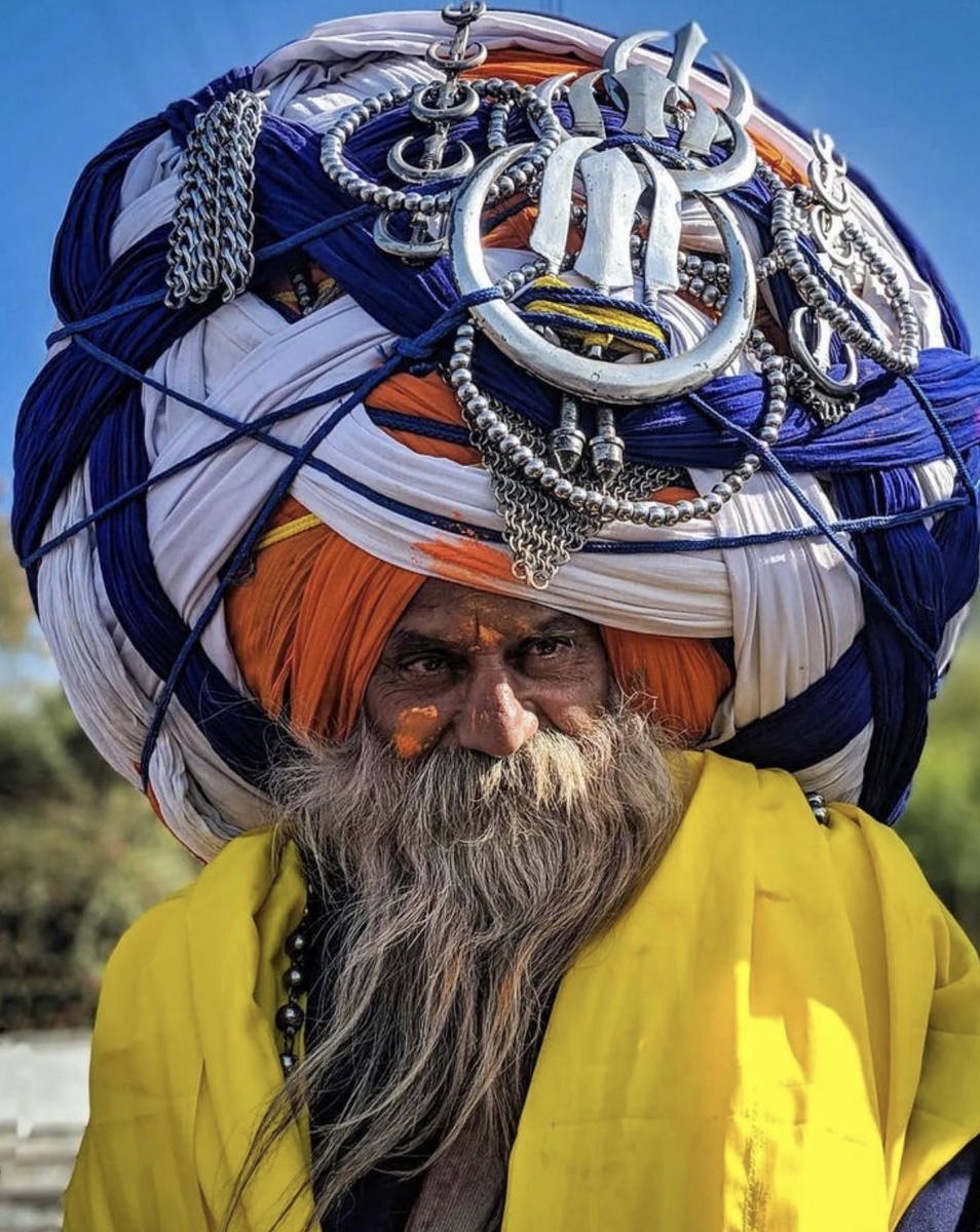 Автар Сингх Мауни оказался в Книге рекордов Гиннеса, потому что носит самый большой тюрбан, вес которого 90 кг