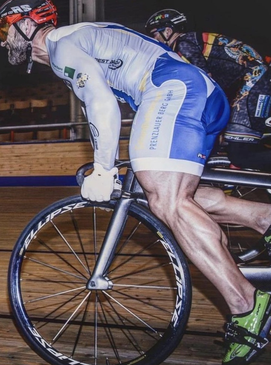 Реальные предметы и живых существ, впечатляющих своими огромными размерами