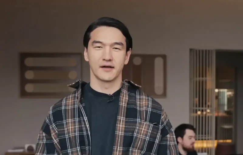 Комик Нурлан Сабуров захотел вернуться в Россию