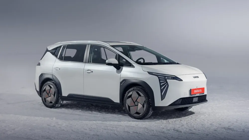 Электромобиль UMO 5 на презентации