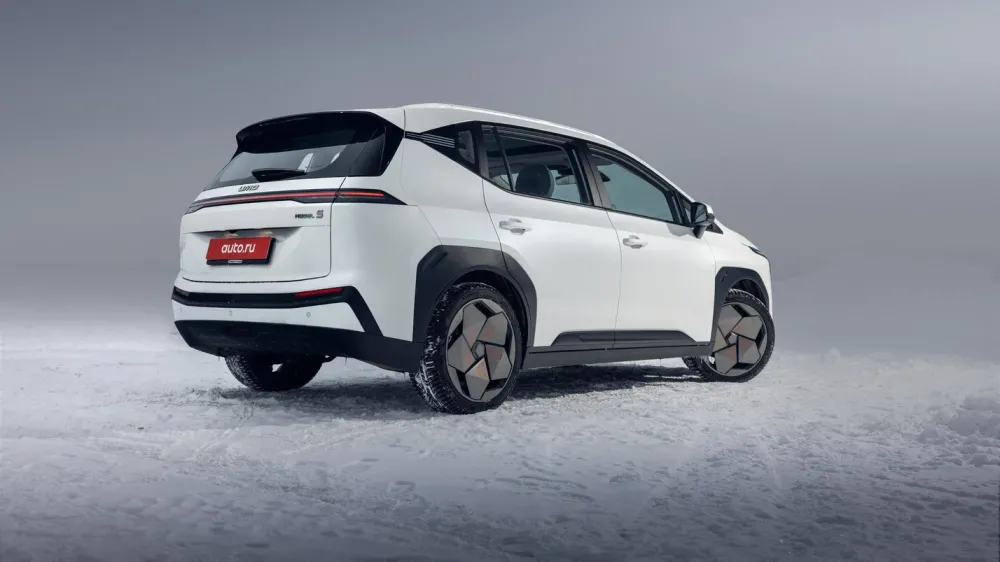 Интерьер UMO 5 с большим экраном