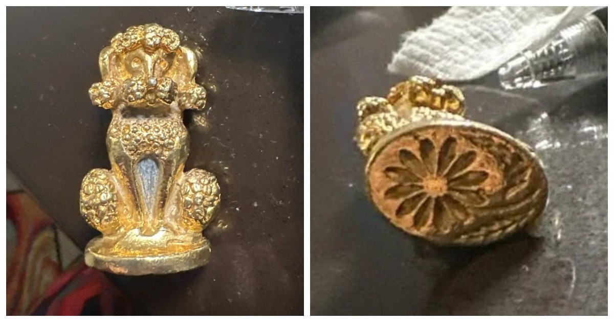 9. Маленький позолоченный пудель с узором на основании