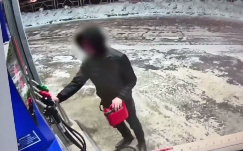 Подростки подожгли бензоколонки в Новосибирской области