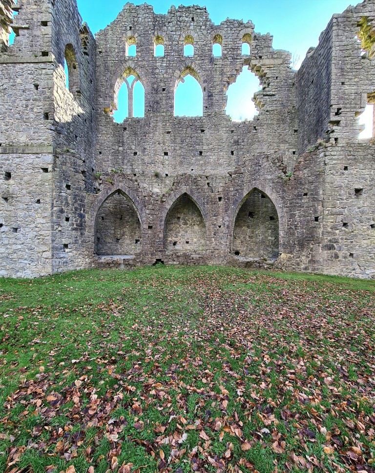 Стена ревности: самая большая и безумная постройка Ирландии, возведённая из-за ненависти
