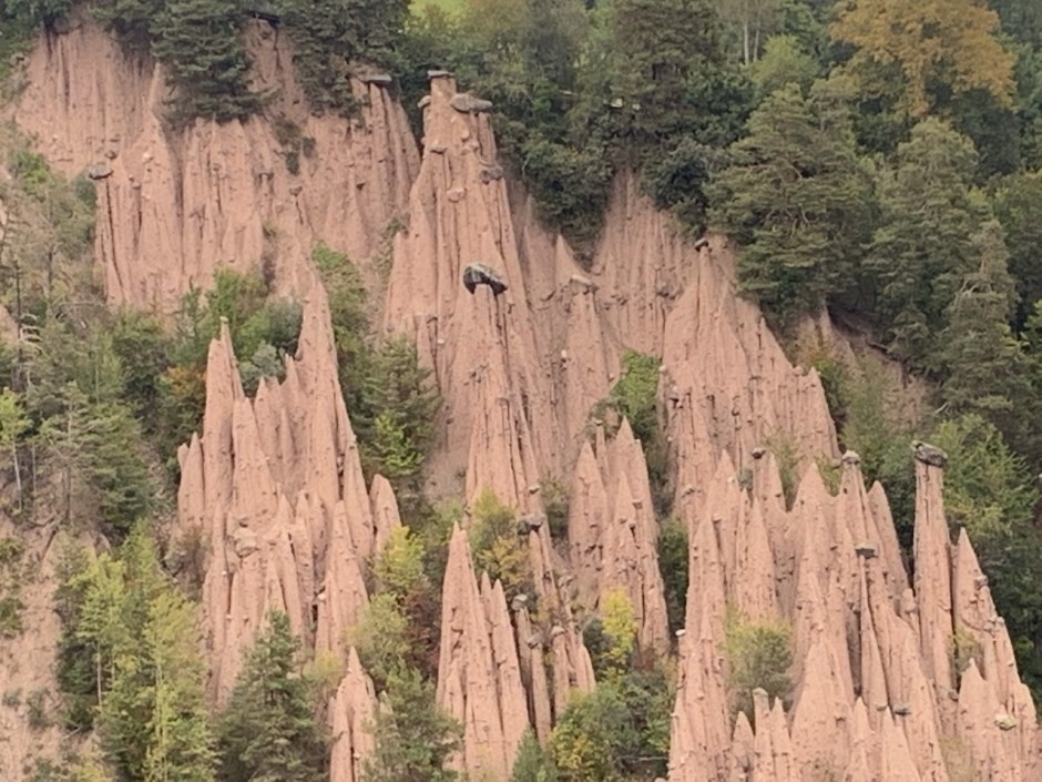 Стражи каменного века: как рождаются пирамиды в Южном Тироле