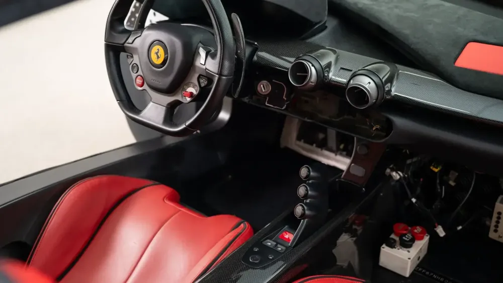 За Ferrari, на которой нельзя ездить по дорогам, заплатили 2,4 миллиона долларов