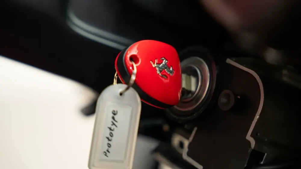 За Ferrari, на которой нельзя ездить по дорогам, заплатили 2,4 миллиона долларов