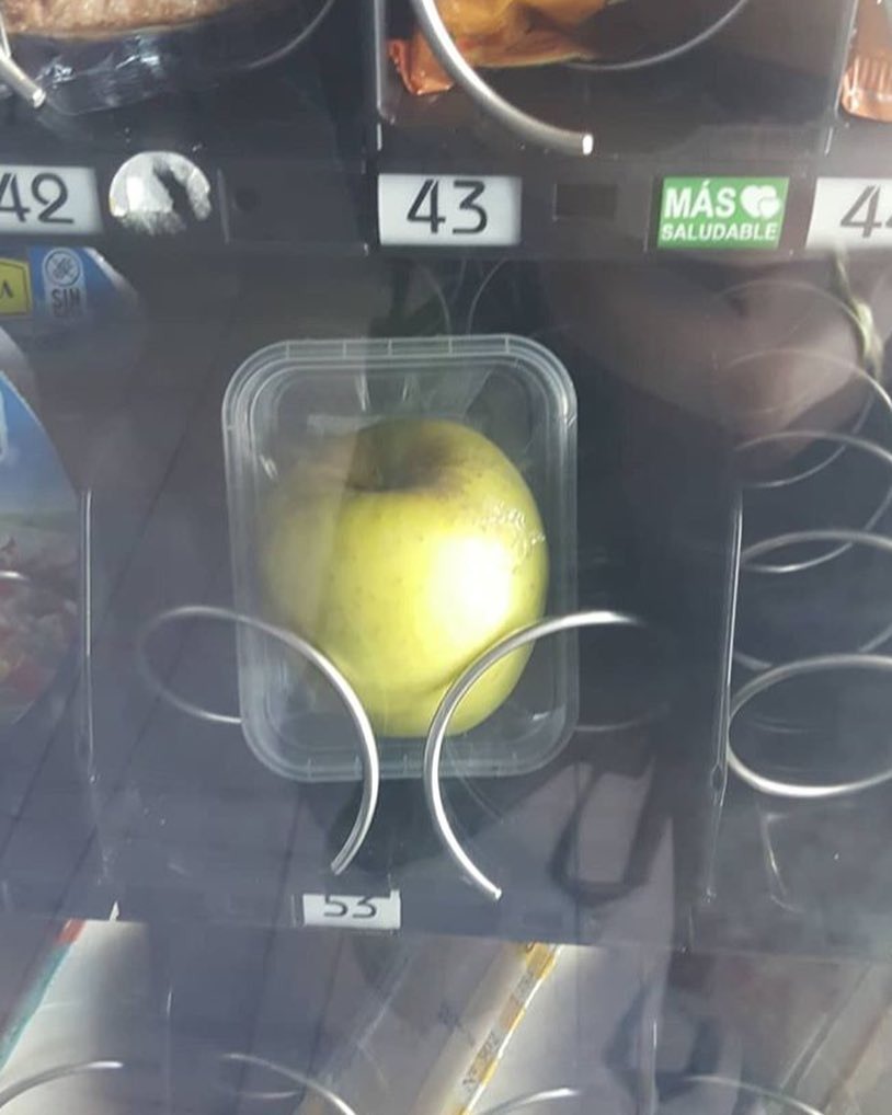 4. Автомат, в котором продают тщательно упакованное яблоко