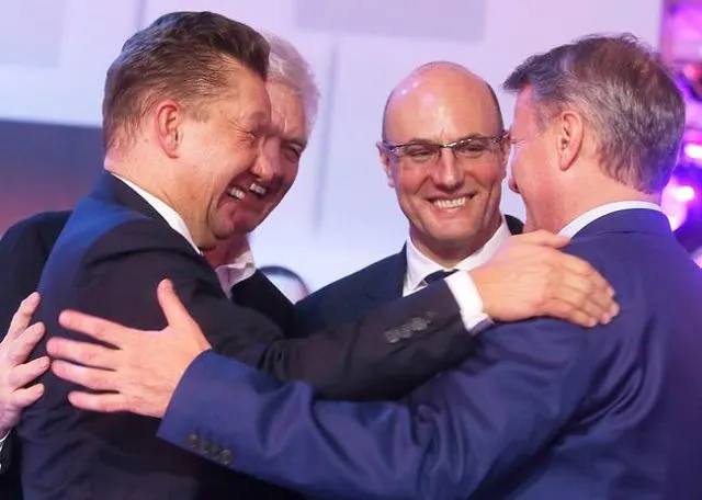 Росстат: средняя зарплата в России достигла 140 тысяч рублей в месяц