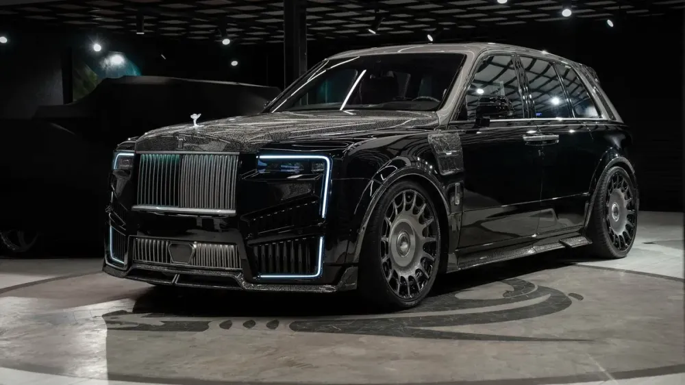 В Москве выставили на продажу уникальный Rolls-Royce Cullinan от Mansory за 190 миллионов рублей