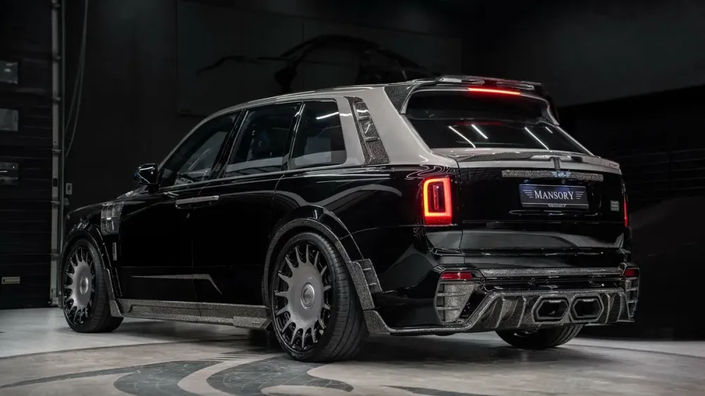 В Москве выставили на продажу уникальный Rolls-Royce Cullinan от Mansory за 190 миллионов рублей