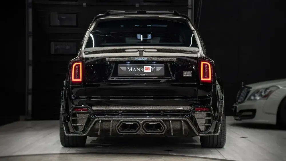 В Москве выставили на продажу уникальный Rolls-Royce Cullinan от Mansory за 190 миллионов рублей
