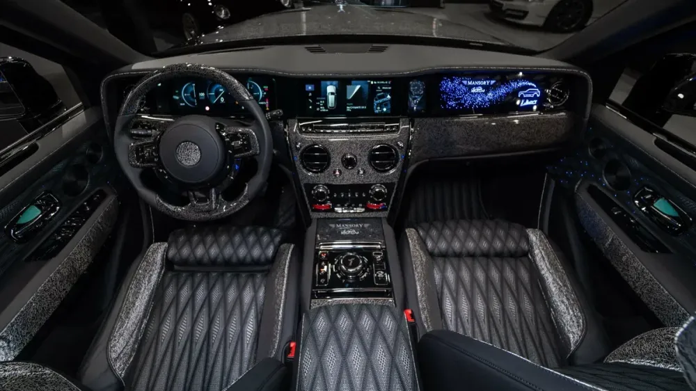 В Москве выставили на продажу уникальный Rolls-Royce Cullinan от Mansory за 190 миллионов рублей