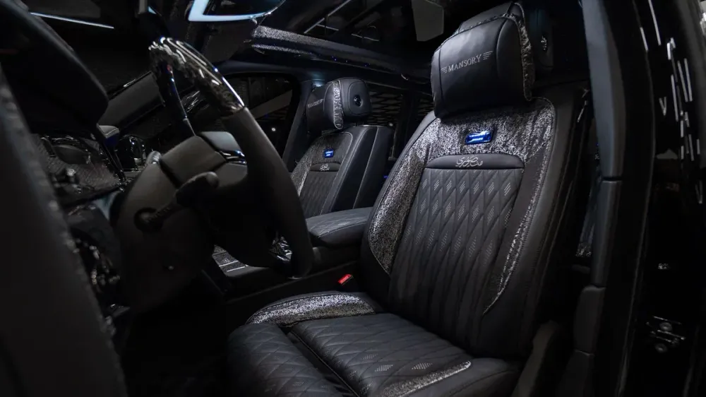 В Москве выставили на продажу уникальный Rolls-Royce Cullinan от Mansory за 190 миллионов рублей