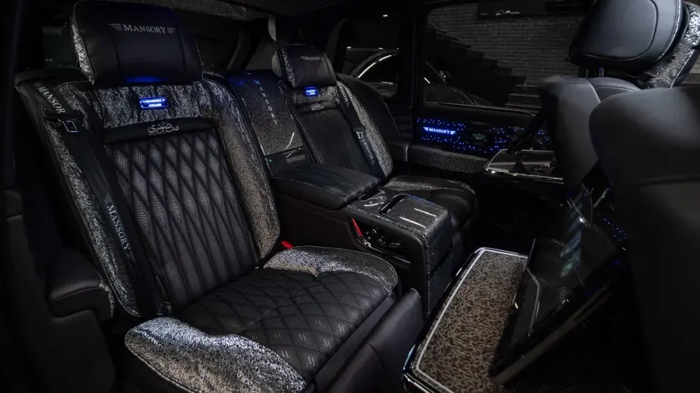 В Москве выставили на продажу уникальный Rolls-Royce Cullinan от Mansory за 190 миллионов рублей