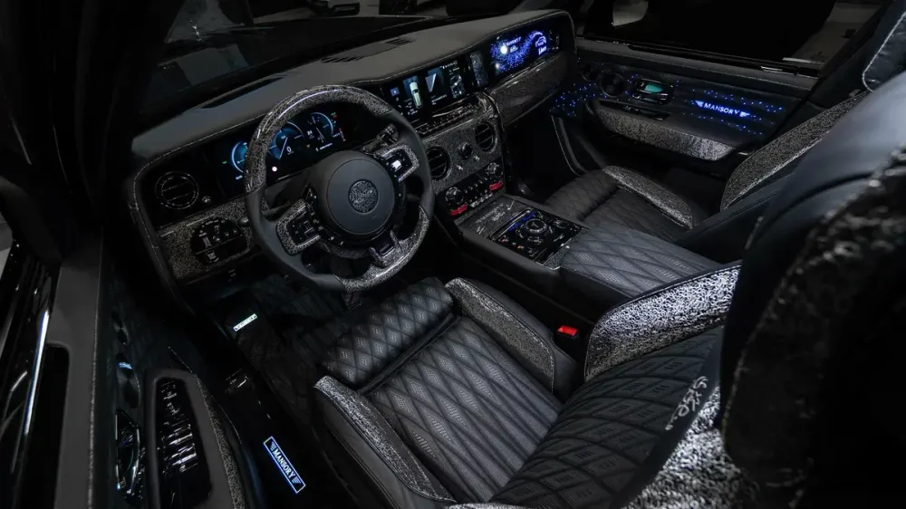 В Москве выставили на продажу уникальный Rolls-Royce Cullinan от Mansory за 190 миллионов рублей