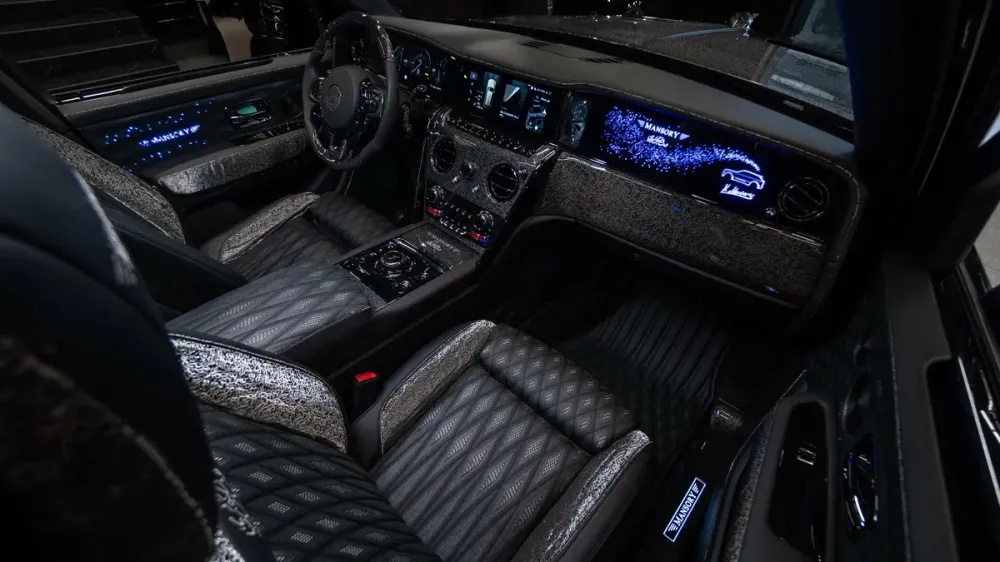 В Москве выставили на продажу уникальный Rolls-Royce Cullinan от Mansory за 190 миллионов рублей