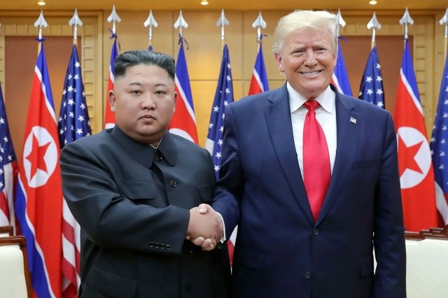 «Будет и на твоей улице праздник»: Трамп призвал Ким Чен Ына не расстраиваться, что жизнь проходит стороной