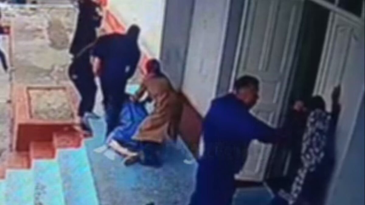 В Узбекистане мужчина избил ребёнка, а затем и его мать