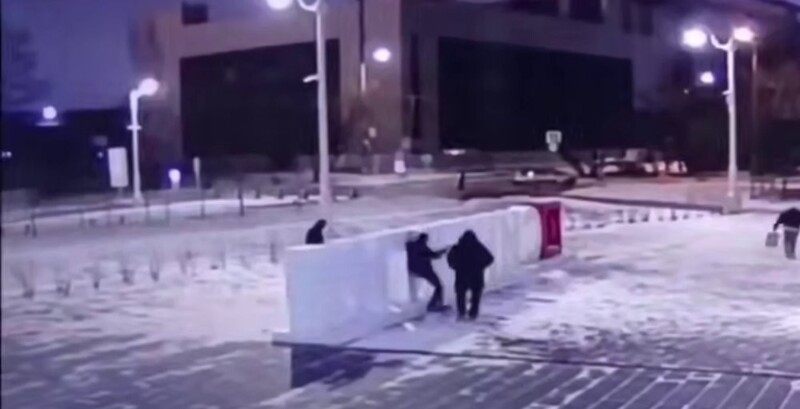 Вандалы повредили инсталляцию в Москве