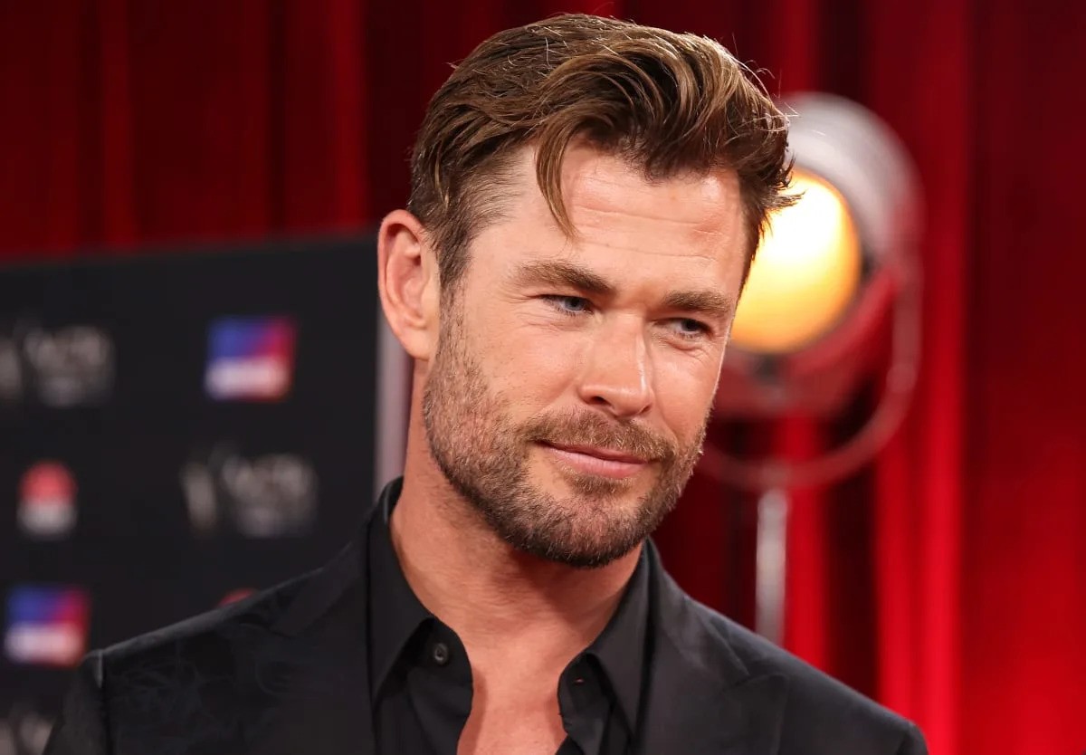 8 странных и неожиданных способов заработка, к которым прибегали голливудские звёзды до известности