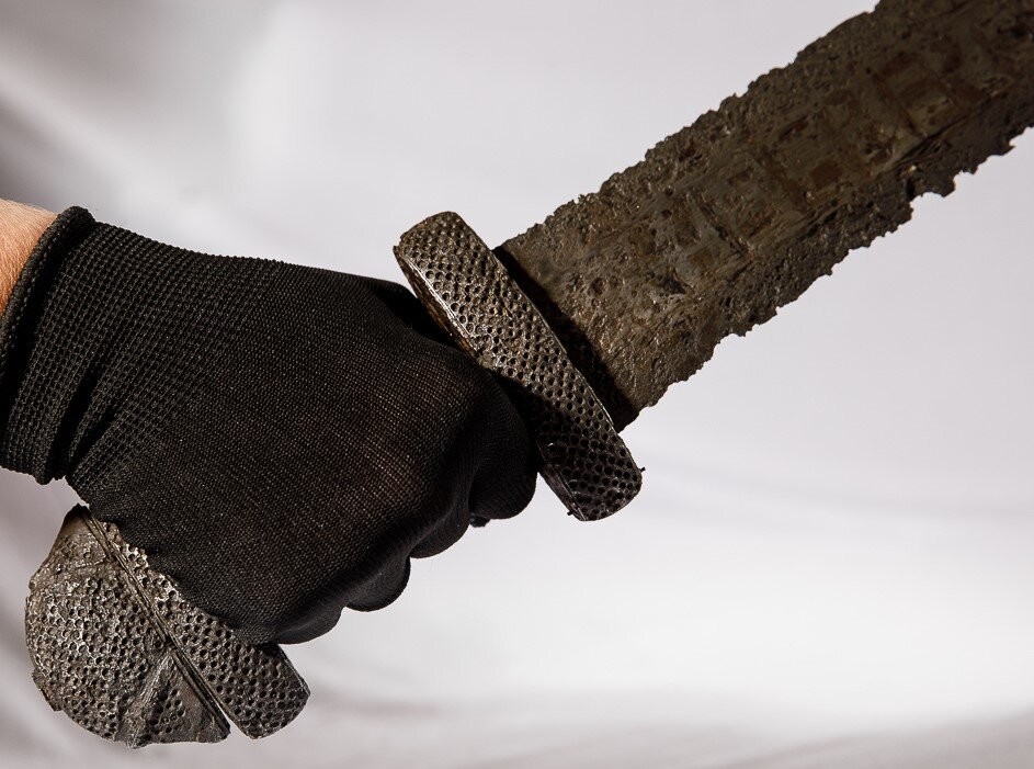 Самый знаменитый меч викингов из Гнездово крупным планом