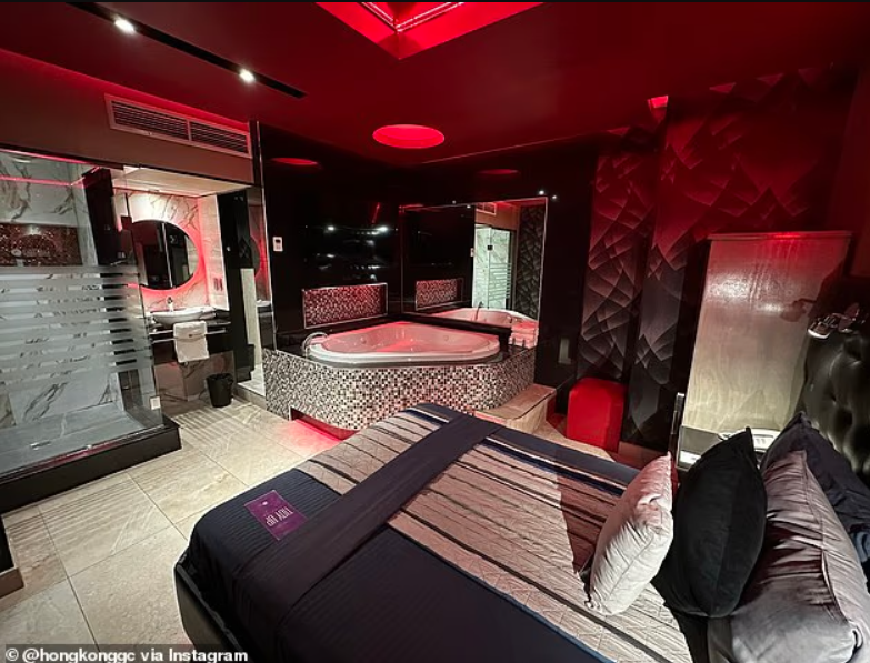 Из храма в притон: калифорнийский епископ прокутил миллион долларов прихожан в борделях Мексики