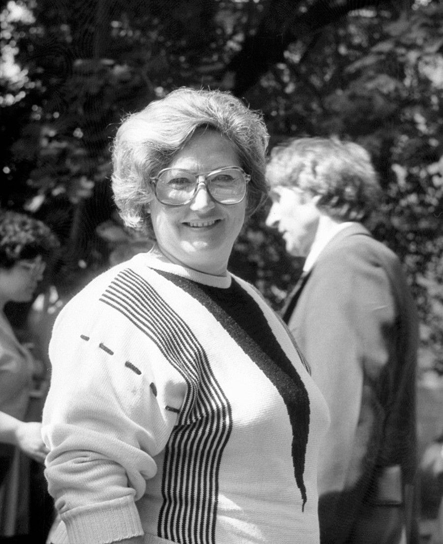 Художница Екатерина Григорьева на Измайловском вернисаже.  Фото: Алексей Быстров/Архив Владимира Александровича Карлова