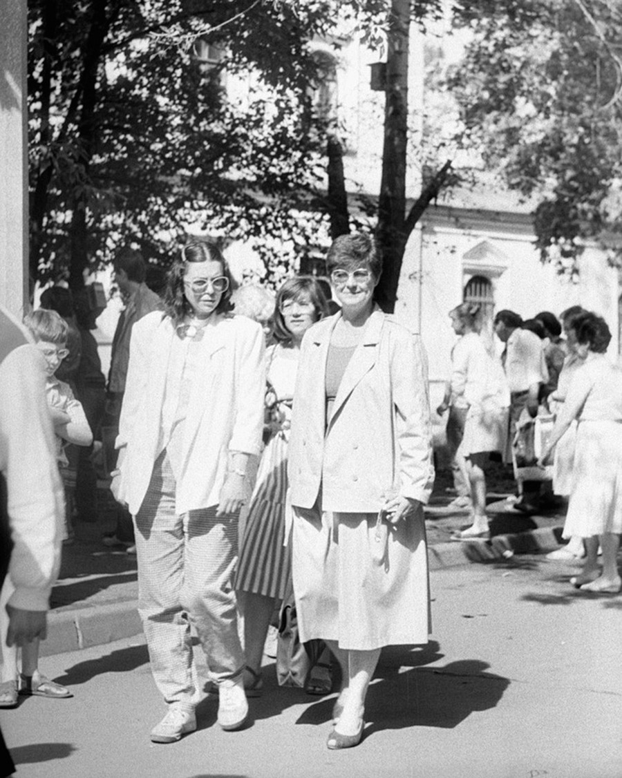 Посетители Измайловского вернисажа.  Фото: Алексей Быстров/Архив Владимира Александровича Карлова