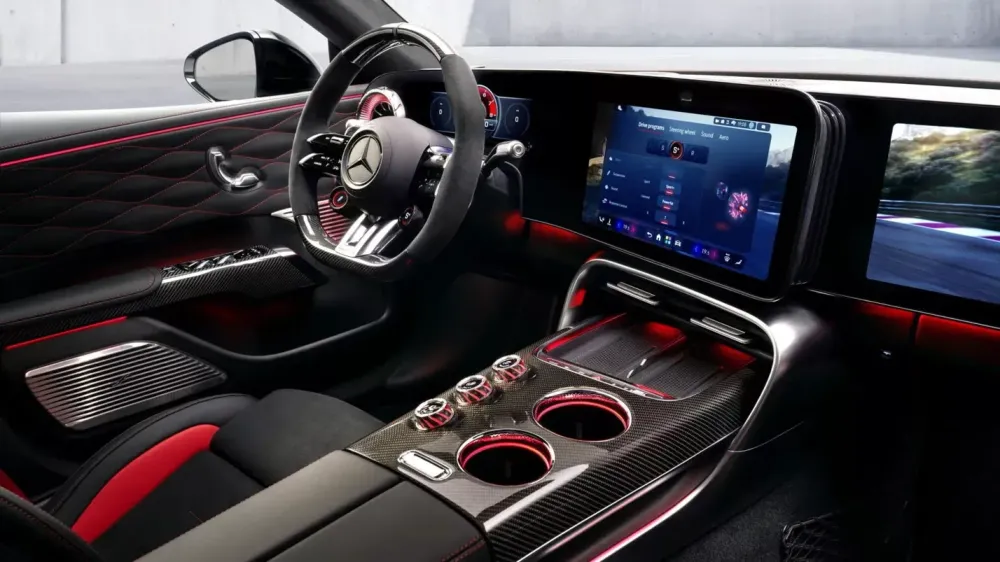 Mercedes-Benz показал интерьер нового электросуперкара AMG GT