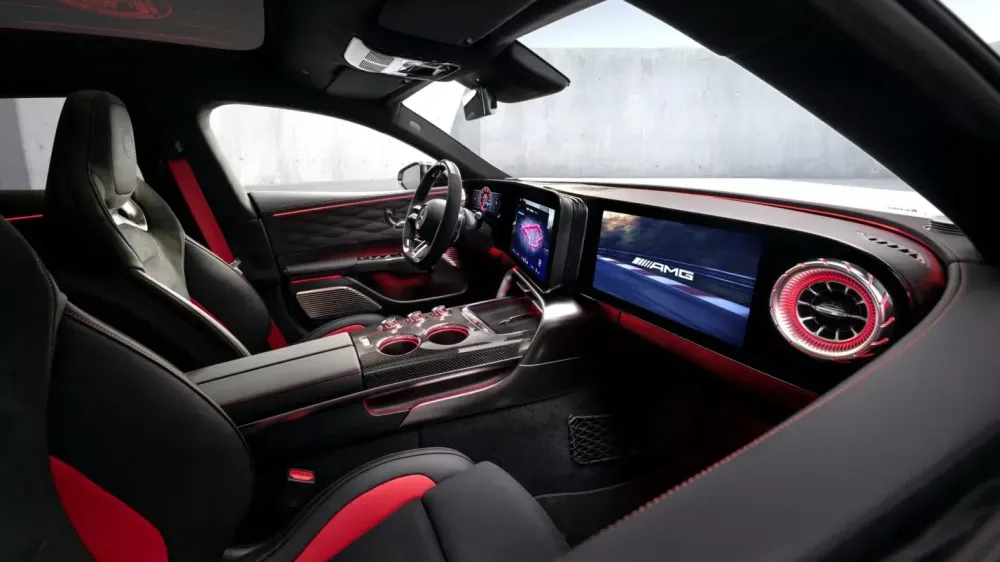 Mercedes-Benz показал интерьер нового электросуперкара AMG GT