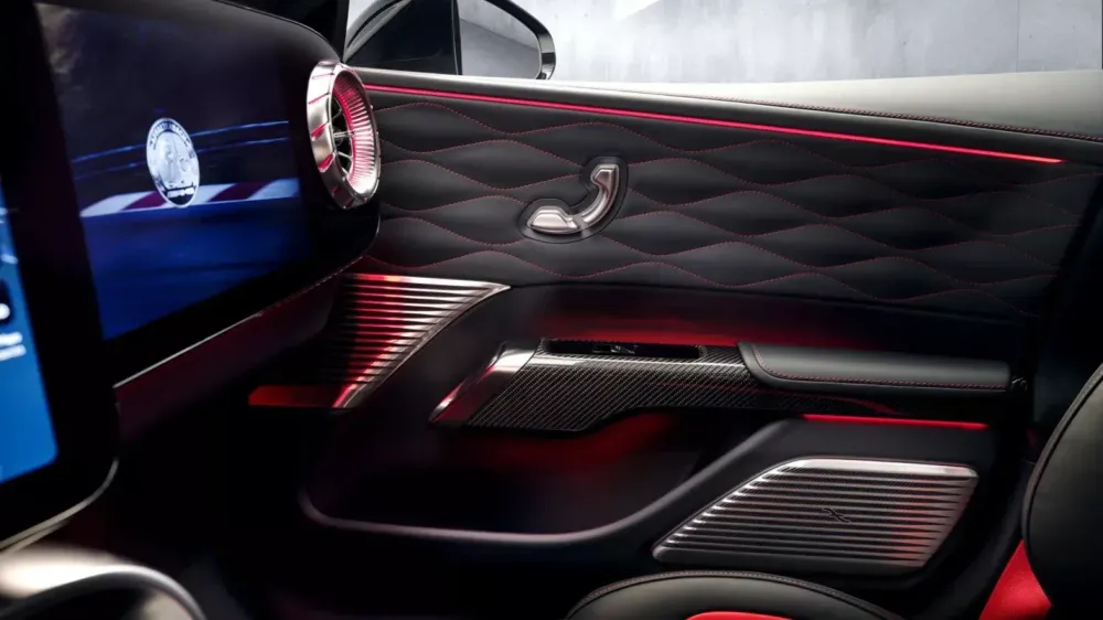 Mercedes-Benz показал интерьер нового электросуперкара AMG GT