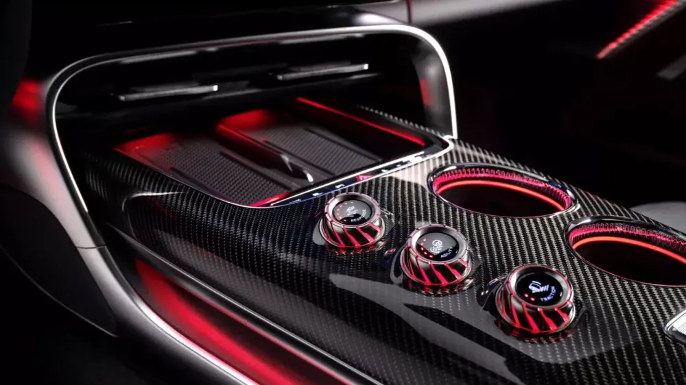 Mercedes-Benz показал интерьер нового электросуперкара AMG GT