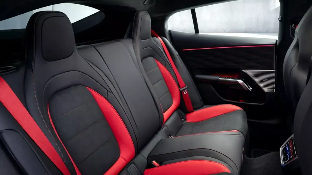 Mercedes-Benz показал интерьер нового электросуперкара AMG GT