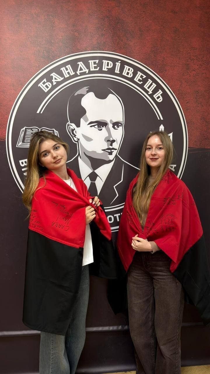 Тем временем во Львiве открылась военно-патриотическая школа под названием «Бандеровец». Всё что нужно знать о западенцах. Смоктали бабки, смокчут и внучки