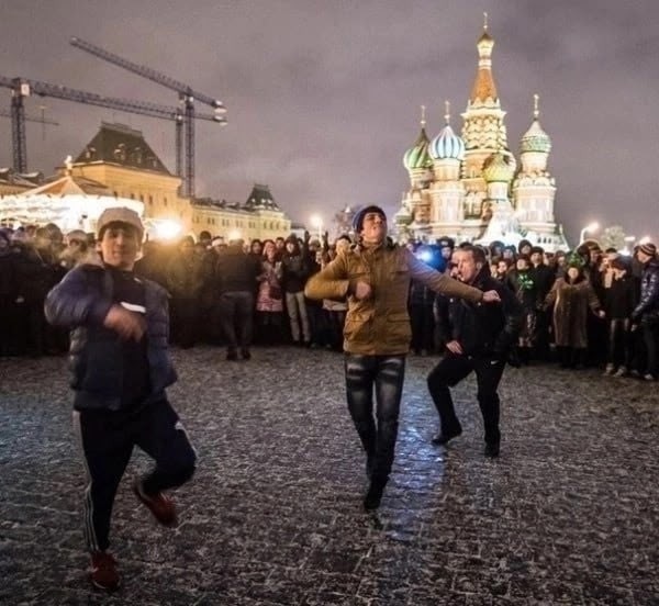 Многие пишут: "А что, русские не дерутся? Русские не насилуют? Русские не убивают? Русские не ведут себя вызывающе?", "Почему предвзятость к приезжим?"