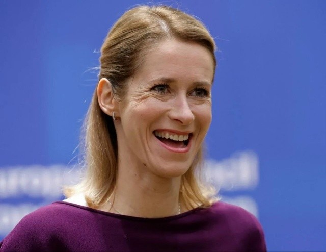 И тут с криком "подержи мою воблу" из-под коряги вылезает Кая