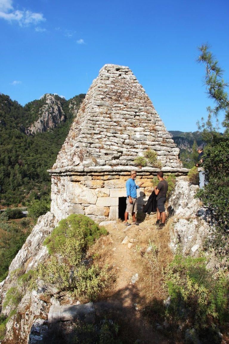 14. Гробница возрастом 2300 лет на юго-западе Турции, некогда почитавшаяся как священное исламское место, оказалась могилой древнегреческого борца Диагора Родосского