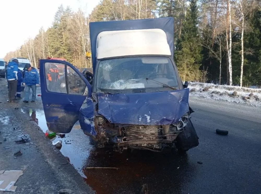 Разбитый ВАЗ после столкновения