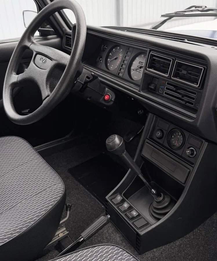 В продаже появился 21-летний ВАЗ-2107 в состоянии нового автомобиля