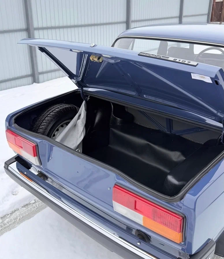 В продаже появился 21-летний ВАЗ-2107 в состоянии нового автомобиля