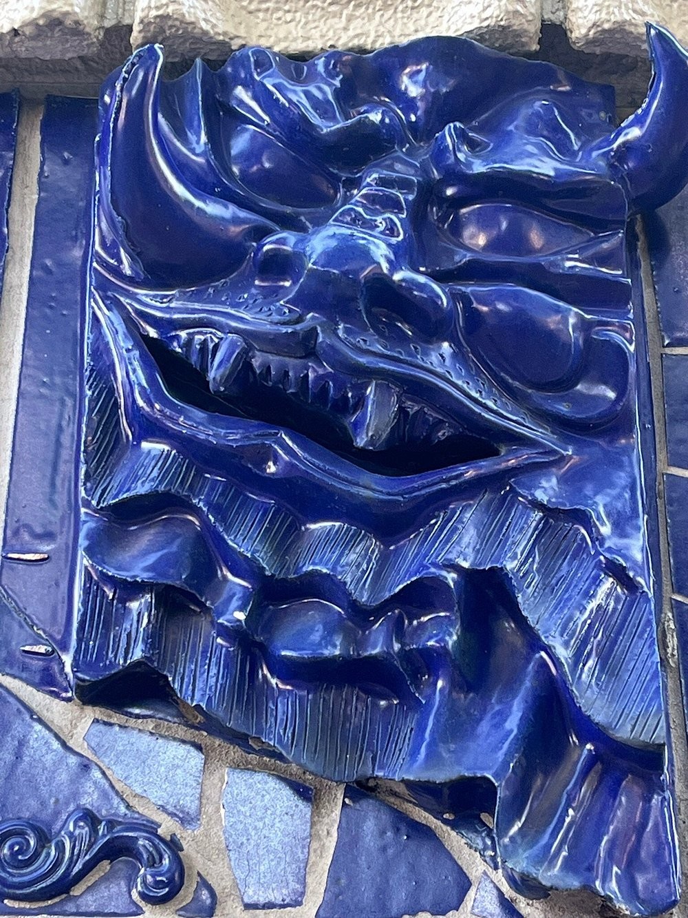 Васеда Эльдорадо: дом с дышащими фасадами и подмигивающими стенами