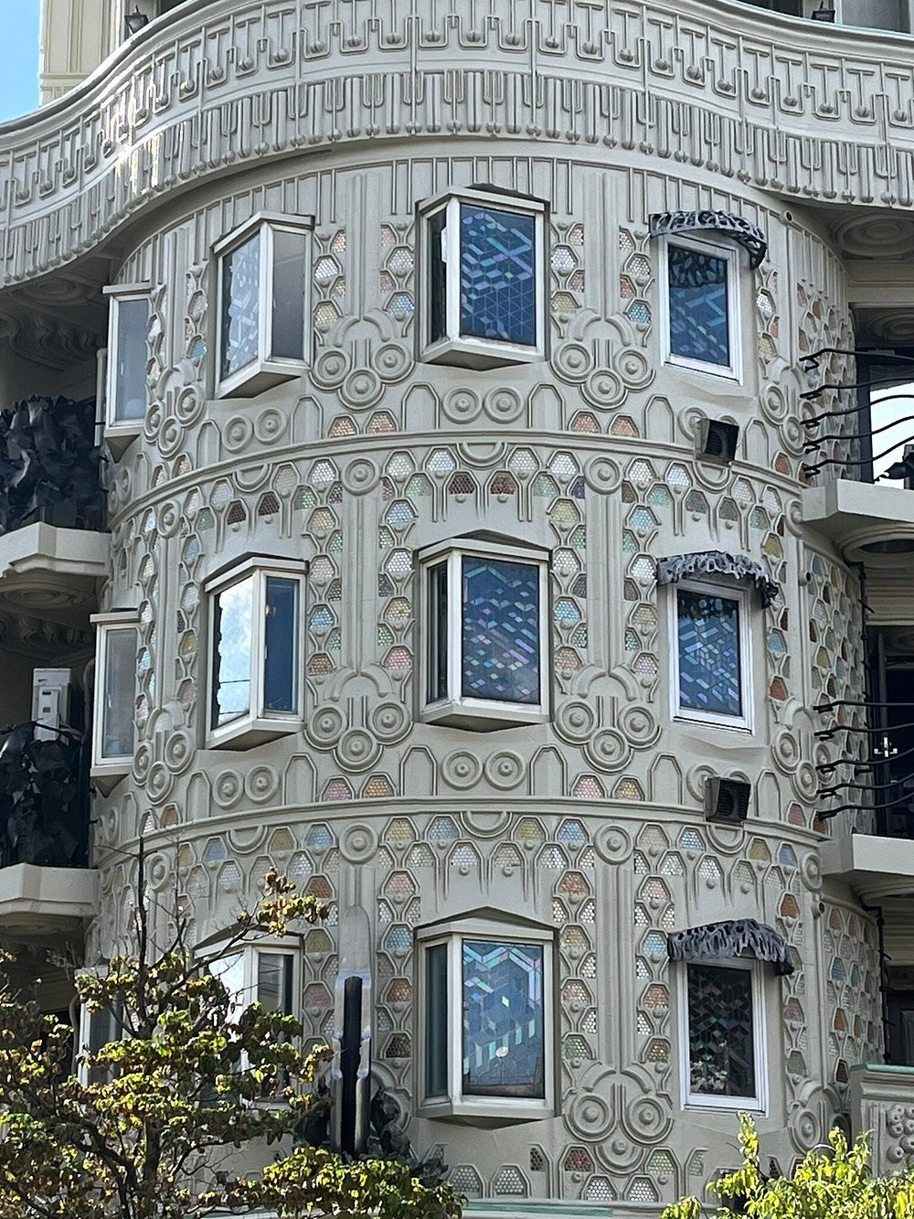 Васеда Эльдорадо: дом с дышащими фасадами и подмигивающими стенами