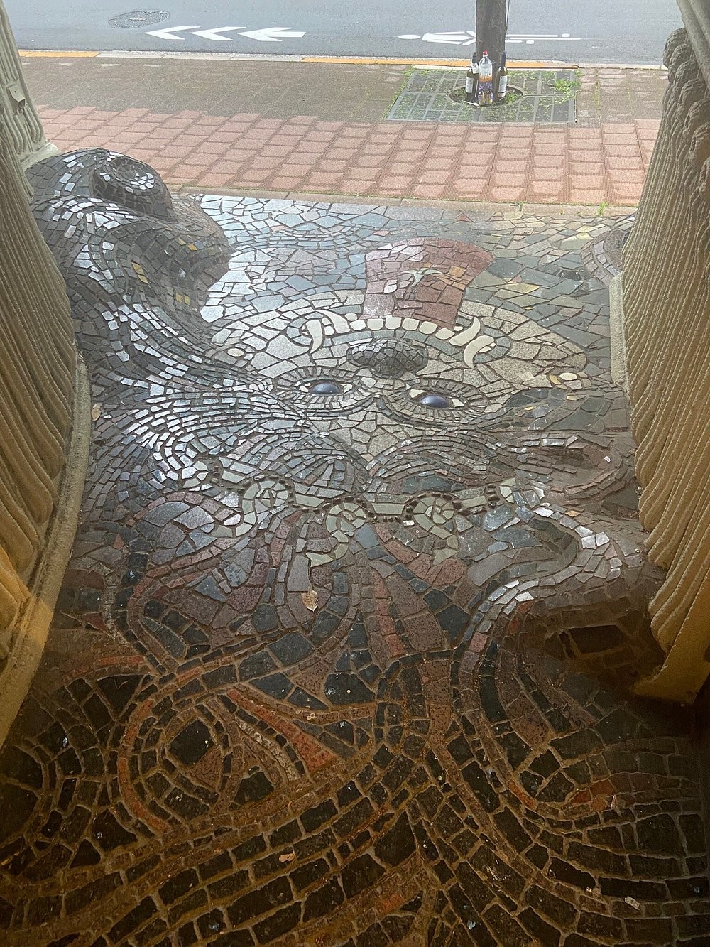 Васеда Эльдорадо: дом с дышащими фасадами и подмигивающими стенами