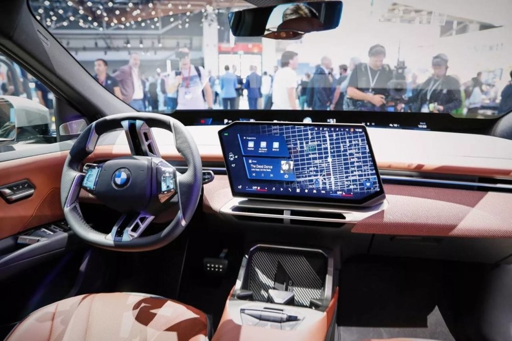 BMW показала новые ноздри 7 серии
