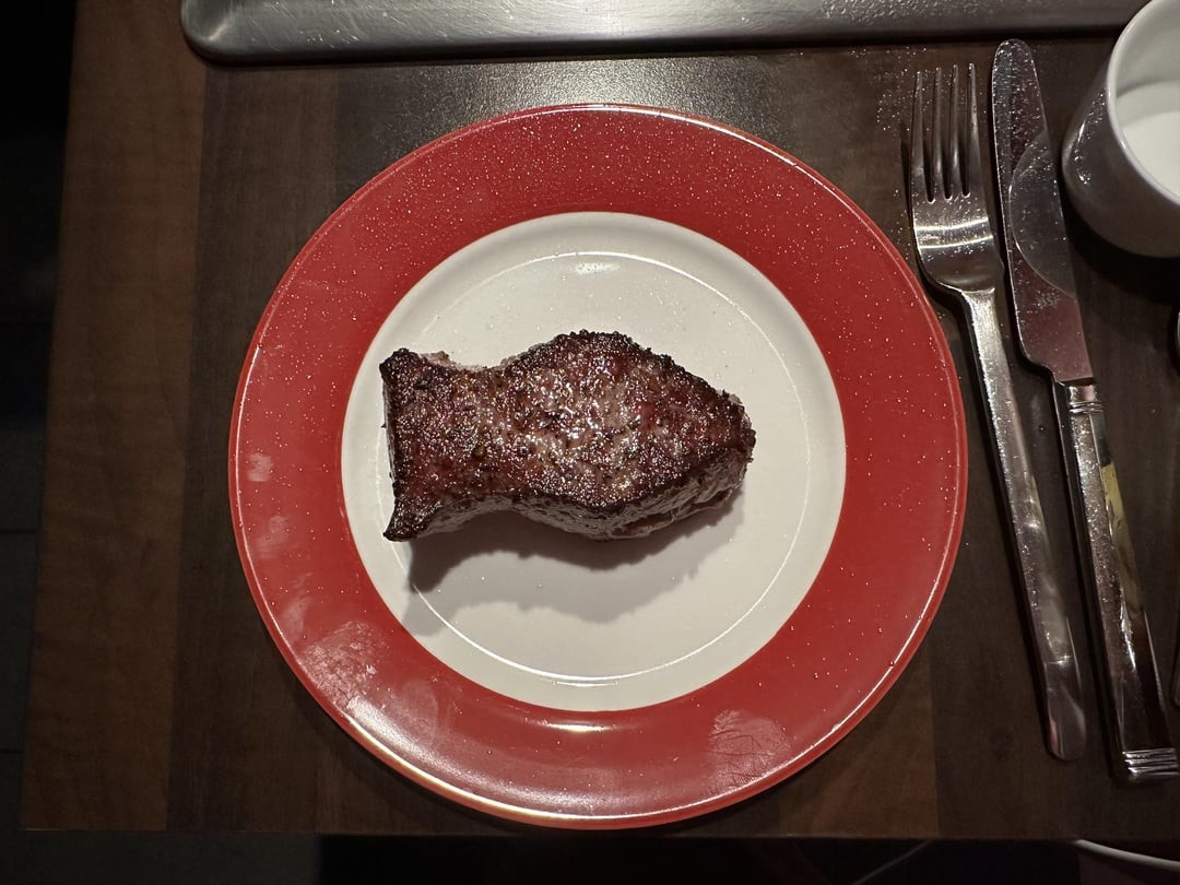 4. Бифштекс получился в форме рыбы