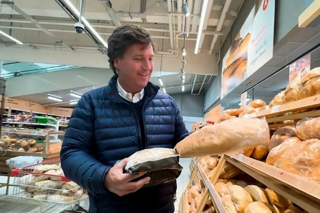 Такер Карлсон написал личное письмо Владимиру Путину. Вероятнее всего, он попросил предоставить ему убежище в России, из-за начавшегося преследования в США, - Axios. Почему все наши шутки превращаются в правду?
