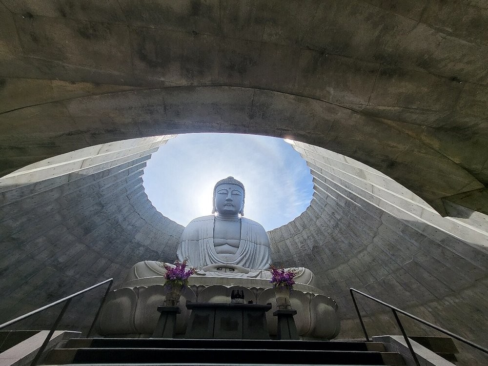 Будда, рождающийся из цветов: архитектурное чудо на Хоккайдо