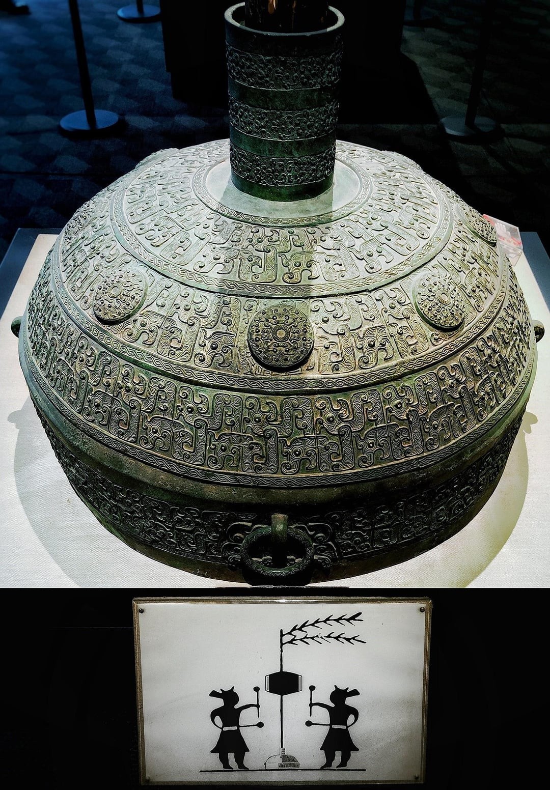 9. Бронзовая подставка для барабана с изображениями дракона
